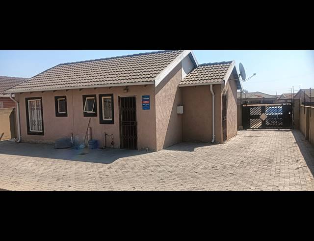 3 BEDROOM FREEHOLD FOR SALE IN WINDMILL PARK